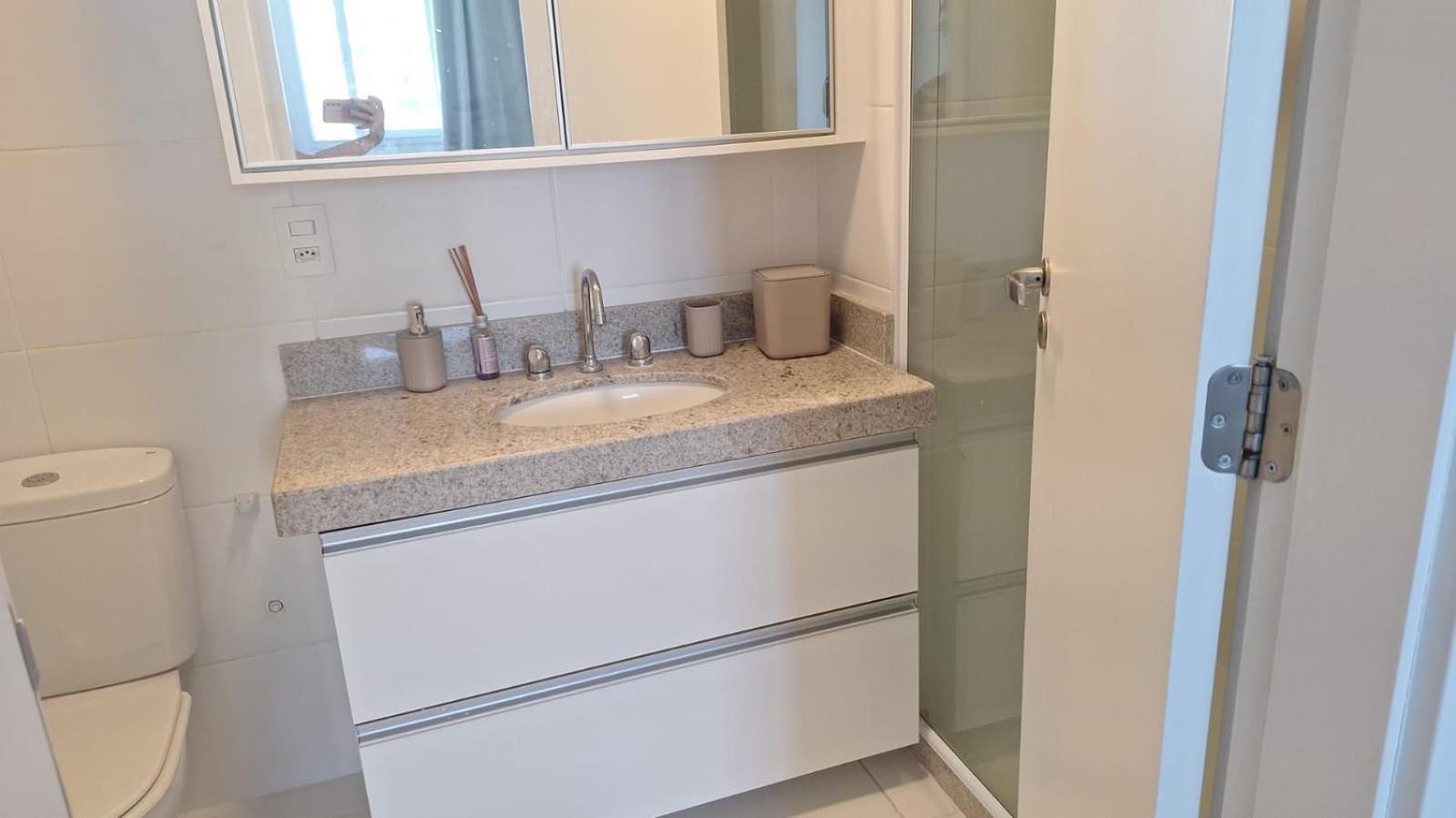 Apartamento Ilha Pura Barra 2 Quartos Com Varanda *
